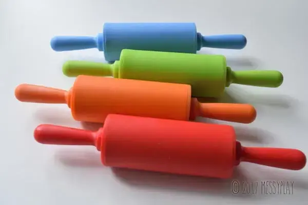 Váleček silikonový s dřevěnou rukojetí