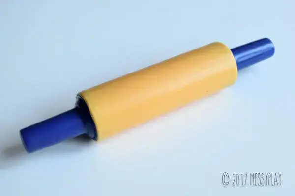 Váleček s pevnou rukojetí