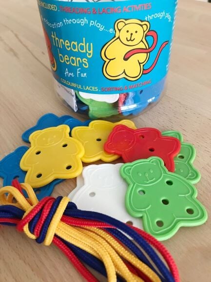 Navlékání medvídků simple Messy Play 