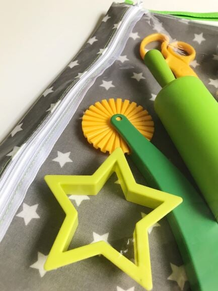 Výtvarná taštička + podložka na tvoření variable Messy Play 